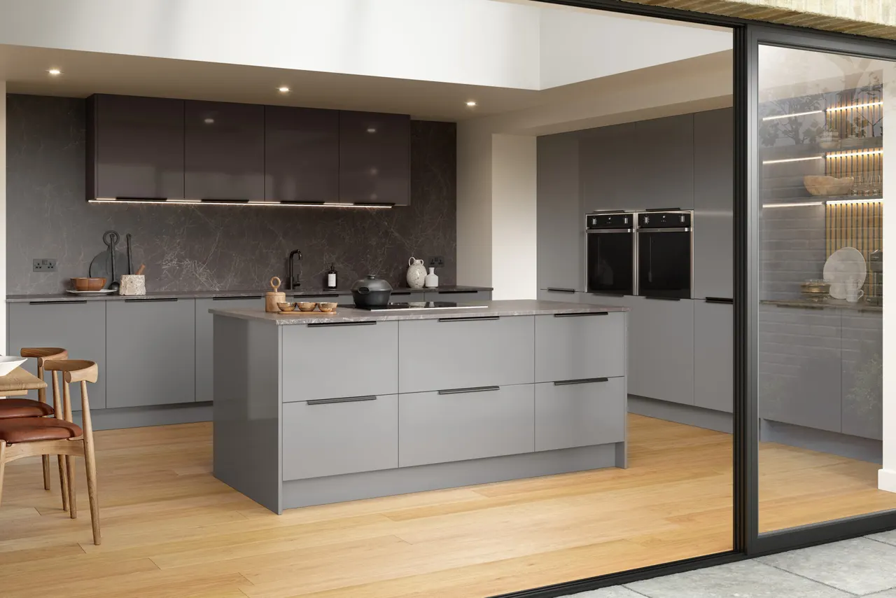 Zurfiz in Supergloss Dust Grey and Supergloss Graphite kitchen